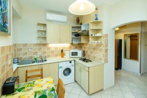 Kuchyňa alebo kuchynka v ubytovaní Nemes Apartman