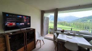 Nespecifikovaný výhled na hory nebo výhled na hory při pohledu z apartmánu + 25 fotografií