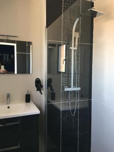 Ένα μπάνιο στο Blue Diamond Room +26 φωτογραφίες
