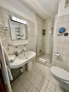 Ένα μπάνιο στο Gasthof Pension und Fewos Zur Zweere
