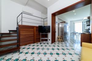 TV a/nebo společenská místnost v ubytování Amalfi Coast Family Luxury Suite