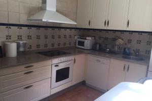Kuchyň nebo kuchyňský kout v ubytování Vivienda vacacional Los Nogales