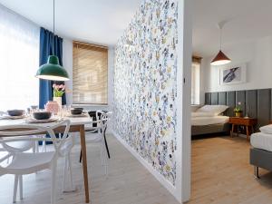 Posteľ alebo postele v izbe v ubytovaní VacationClub – Dubois 16C Apartament 11