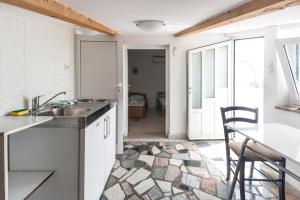 Kuchyňa alebo kuchynka v ubytovaní Apartments & Rooms Strčić Petra
