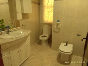 a bathroom with a sink and a toilet at Piso in Cedeira +6 photos