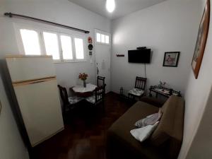 a living room with a couch and a tv at Apartamento Av Atlantica in Rio de Janeiro