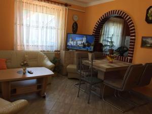 A seating area at House and Apartment Balatonmariafürdo 19319