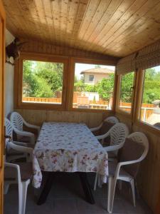 A seating area at House and Apartment Balatonmariafürdo 19319