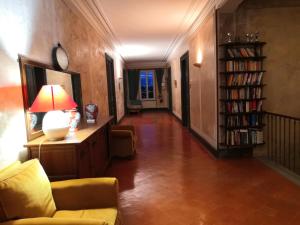 Biblioteca din acest B&B