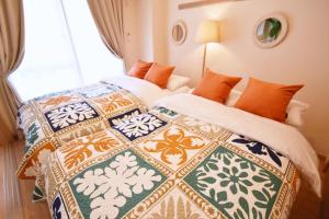 Ένα ή περισσότερα κρεβάτια σε δωμάτιο στο カモミール西町 202 +60 φωτογραφίες