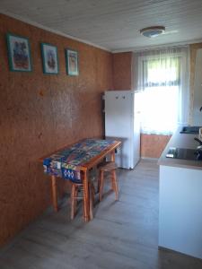 Kuchnia lub aneks kuchenny w obiekcie Retro Zakątek