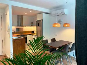 Apartaments Voralmar的厨房或小厨房