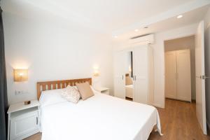 Apartaments Voralmar客房内的一张或多张床位
