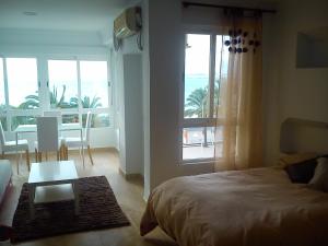 a bedroom with a bed and a view of the ocean at Estudio sol y playa in Algarrobo-Costa