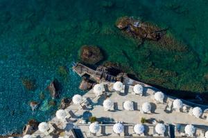 una vista aérea de un grupo de estructuras blancas sobre el agua en Excelsior Palace Portofino Coast en Rapallo