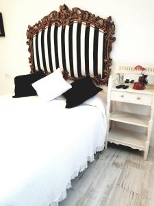 A bed or beds in a room at APARTAMENTO VISTAS AL MAR Sanxenxo