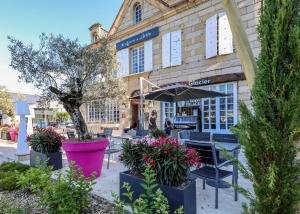 Κήπος έξω από το Hôtel La Réserve de Brive
