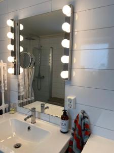 ห้องน้ำของ Koselig hus nært havet i Lofoten, Kabelvåg +26 ภาพ