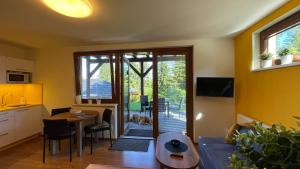 Kuchyň nebo kuchyňský kout v ubytování Apartmány Pinie Lipno