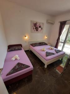 Ein Bett oder Betten in einem Zimmer der Unterkunft Apartments Pitarević