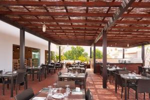 En restaurant eller et spisested på Melia Dunas Beach Resort & Spa - All Inclusive