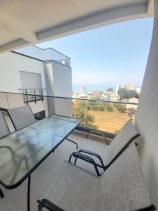 Apartmani Aida的阳台或露台