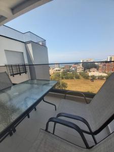 Apartmani Aida的阳台或露台