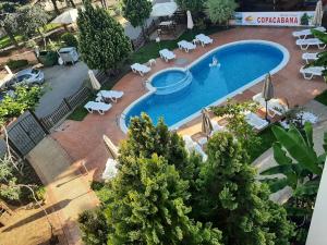 Bazén v ubytování Copacabana Hotel nebo v jeho okolí
