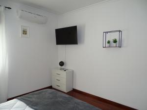 TV a/nebo společenská místnost v ubytování Enchanted Villa