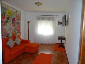 TV a/nebo společenská místnost v ubytování Enchanted Villa