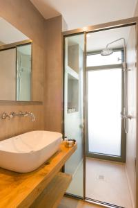 Kúpeľňa v ubytovaní Pakio Luxury Villa : Private Cretan Holidays
