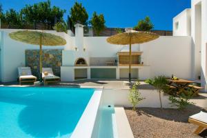 Bazén v ubytovaní Pakio Luxury Villa : Private Cretan Holidays alebo v jeho blízkosti