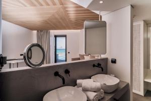 Koupelna v ubytování Caravel Suites - Adults Only