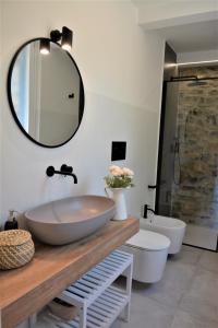 Ένα μπάνιο στο Casolare Cento Ulivi Luxury & Charme