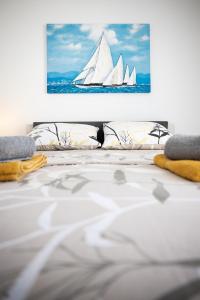 Postel nebo postele na pokoji v ubytování Deluxe Apartments Sanja with Seaview