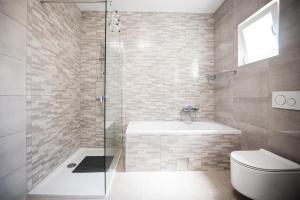 Koupelna v ubytování Deluxe Apartments Sanja with Seaview