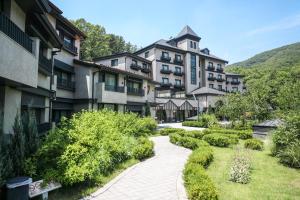 Nespecifikovaný výhled na hory nebo výhled na hory při pohledu z hotelu