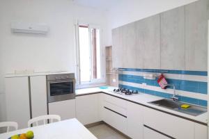 Cucina o angolo cottura di Casa Ancona - Splendido appartamento