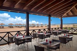 Een restaurant of ander eetgelegenheid bij Melia Tortuga Beach - All Inclusive