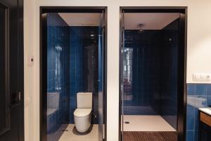 Un baño de LATROUPE La Granja
