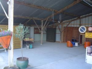 a large garage with a potted plant in the middle at Les Gites de la Musardière in Meusnes