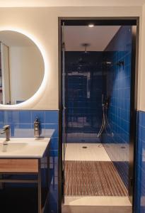 Un baño de LATROUPE La Granja