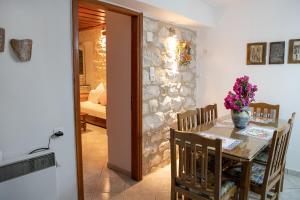 a kitchen and dining room with a table and chairs at Areopolis Central in Areopoli