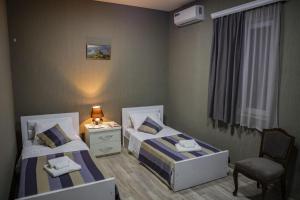 Postel nebo postele na pokoji v ubytování Twins Hotel