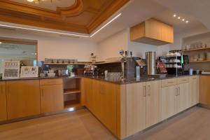 A kitchen or kitchenette at Hotel Magerl