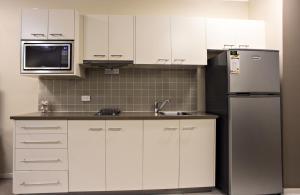 
A kitchen or kitchenette at Beach Apartment
