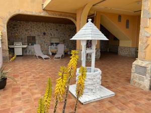 a patio with a tower with a table and chairs at Les Mercès in Deltebre