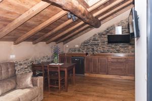 Kuchyň nebo kuchyňský kout v ubytování Apartamentos Rurales Casa Llongo