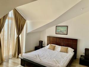 Postel nebo postele na pokoji v ubytování Apolonia Apartments + 37 fotografií
