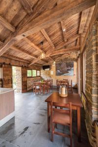 Restaurace v ubytování Apartamentos Rurales Casa Llongo